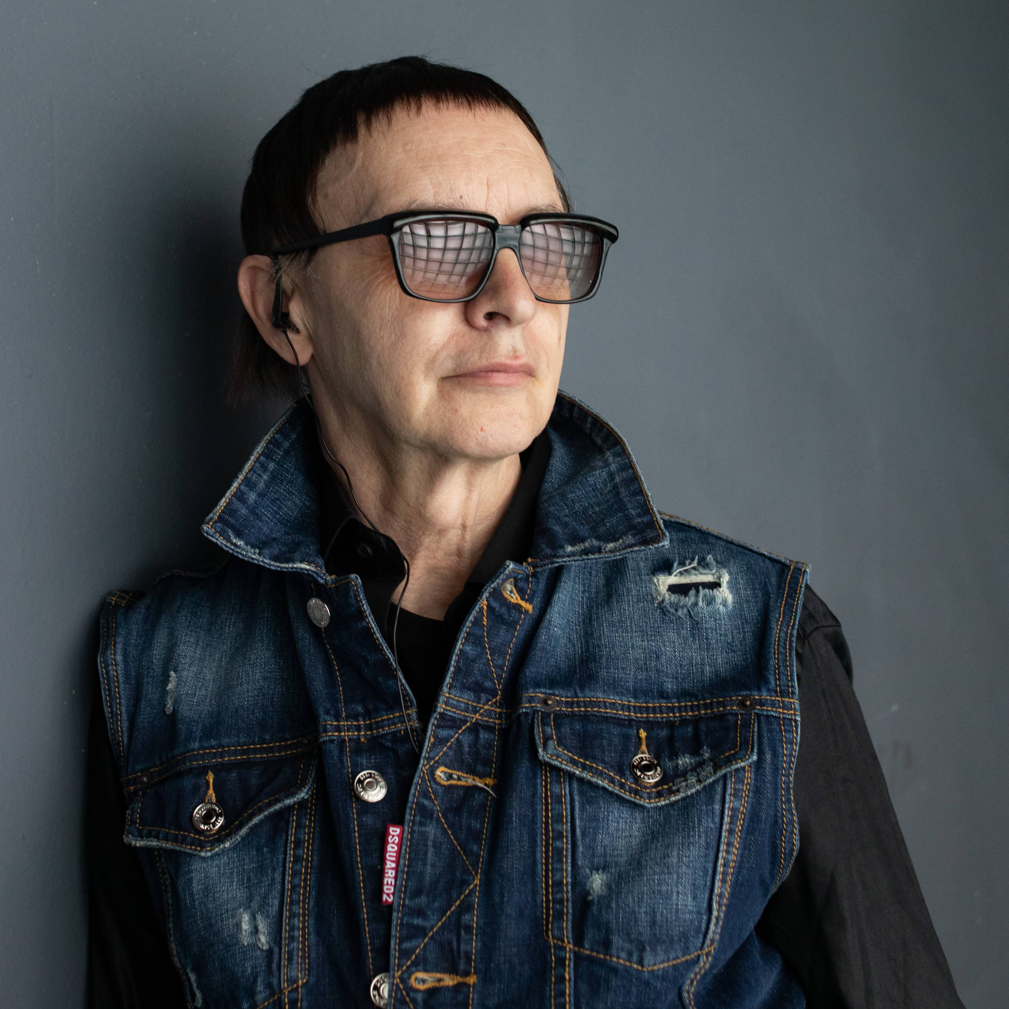 Герой пикник минус. Сколько лет певцу пикника. Сколько лет певцу пикника. Сколько лет певцу пикника. Группа пикник 1981.